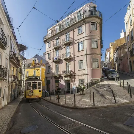 Lovelystay - Peaceful Living - Heart Of The アパート リスボン