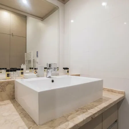 Lovelystay - Peaceful Living - Heart Of The Apartment Lissabon